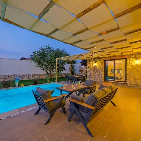 Iris Hotel 4*